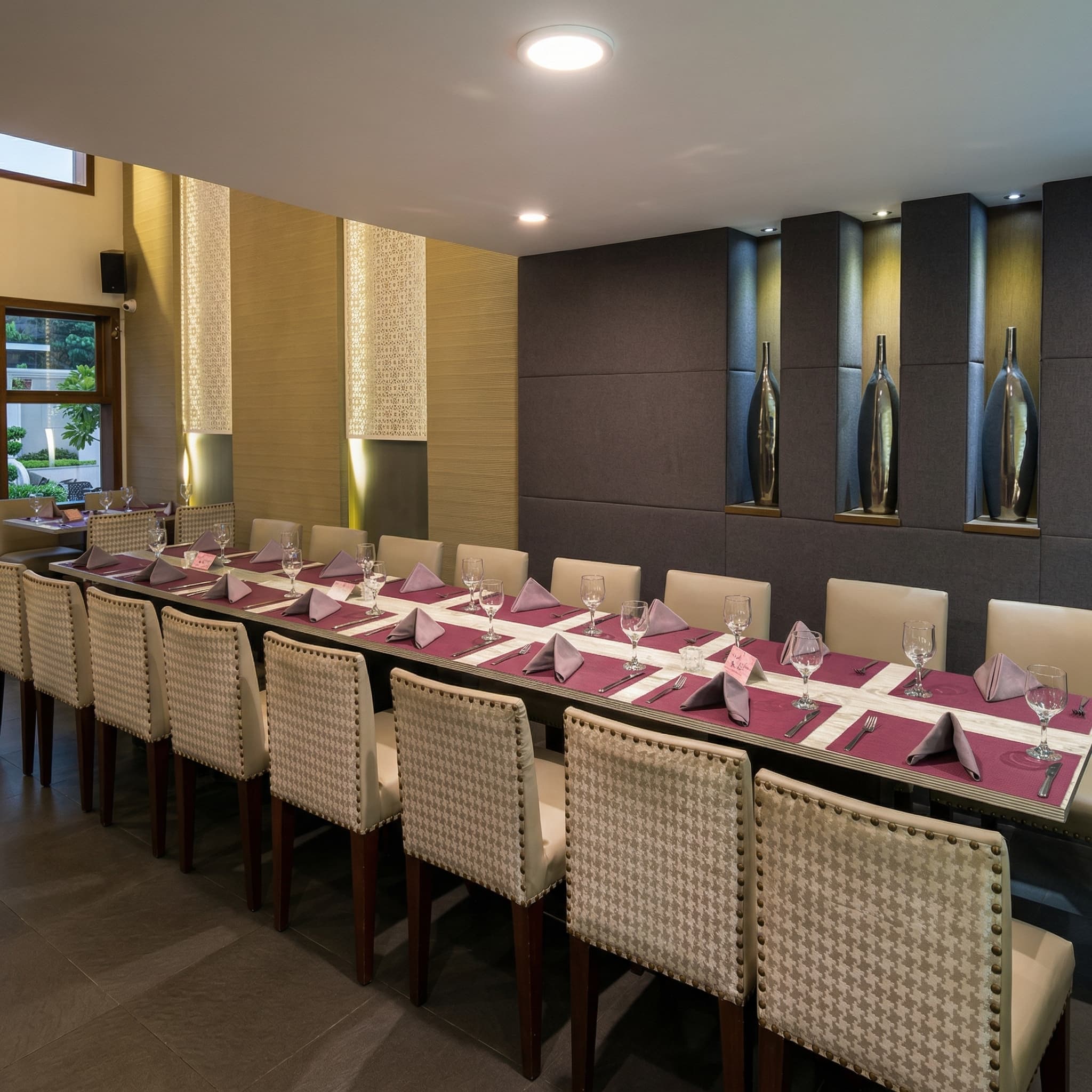 Fushsia Café - Image 1